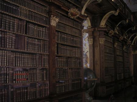 La bibliothèque compte aujourd'hui 1800 manuscrits